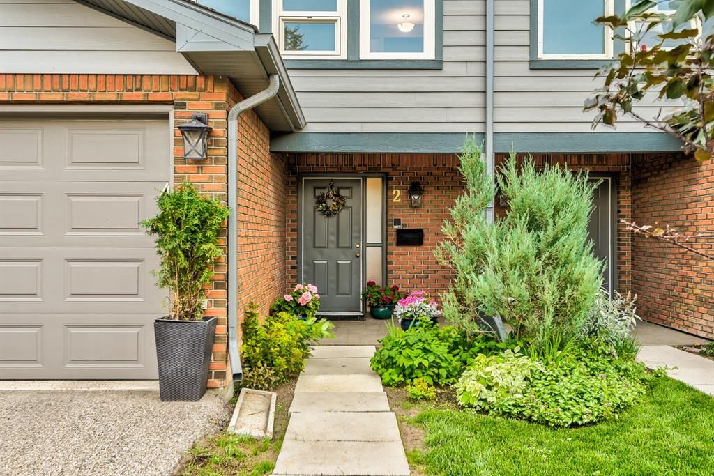 I have sold a property at 2 64 Woodacres CRESCENT SW in Calgary
